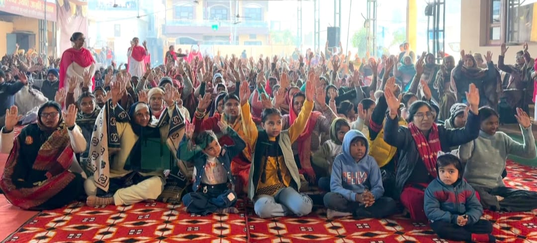 लोहड़ी मनाने के लिए जुटे दिव्य ज्योति जागृति संस्थान के श्रद्धालु। आयोजक लोहड़ी मनाने के लिए जुटे दिव्य ज्योति जागृति संस्थान के श्रद्धालु। आयोजक