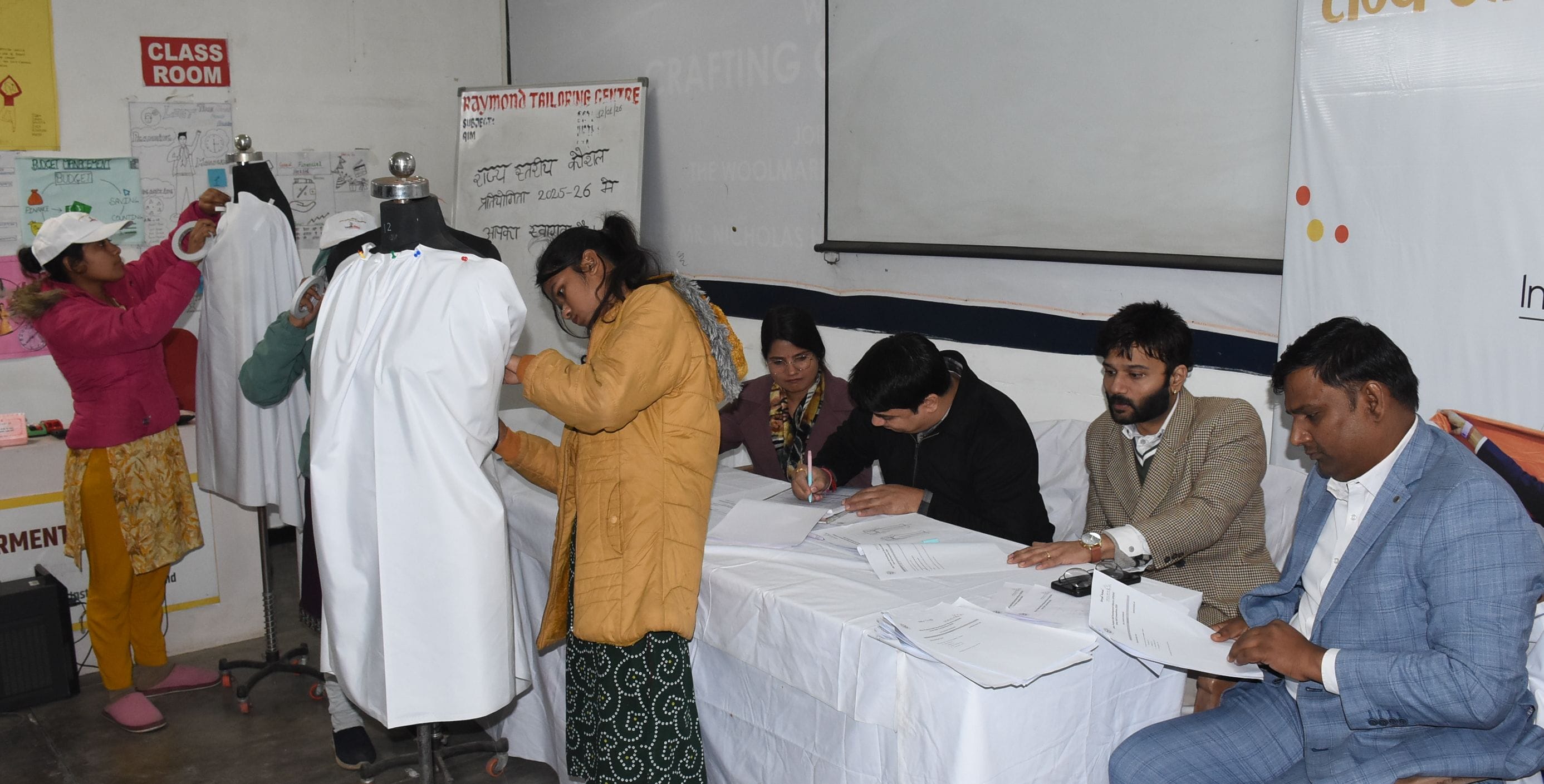 राज्य स्तरीय कौशल प्रतियोगिता में हिस्सा लेते अभ्यर्थी। राज्य स्तरीय कौशल प्रतियोगिता में हिस्सा लेते अभ्यर्थी।
