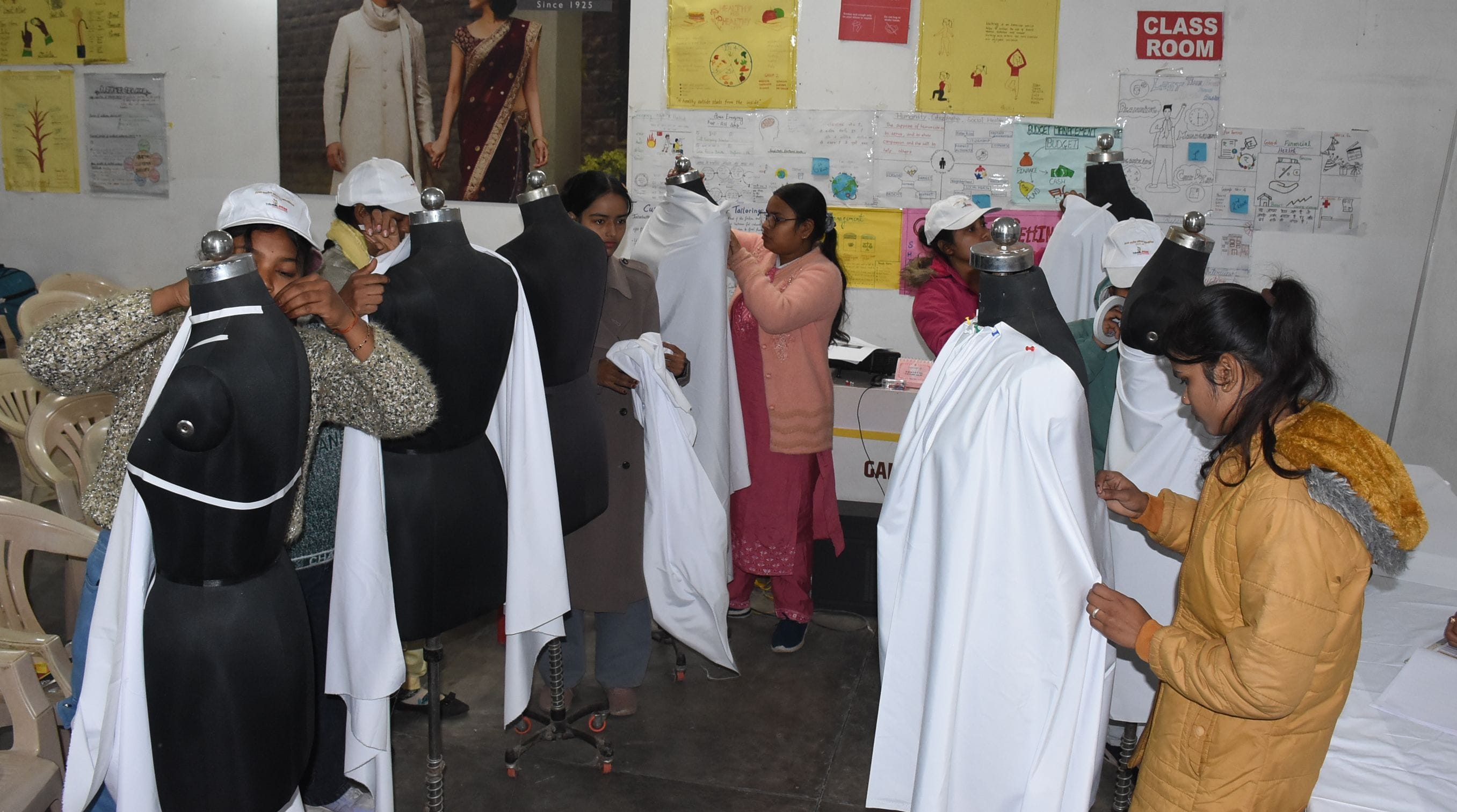 राज्य स्तरीय कौशल प्रतियोगिता में हिस्सा लेते अभ्यर्थी। राज्य स्तरीय कौशल प्रतियोगिता में हिस्सा लेते अभ्यर्थी।