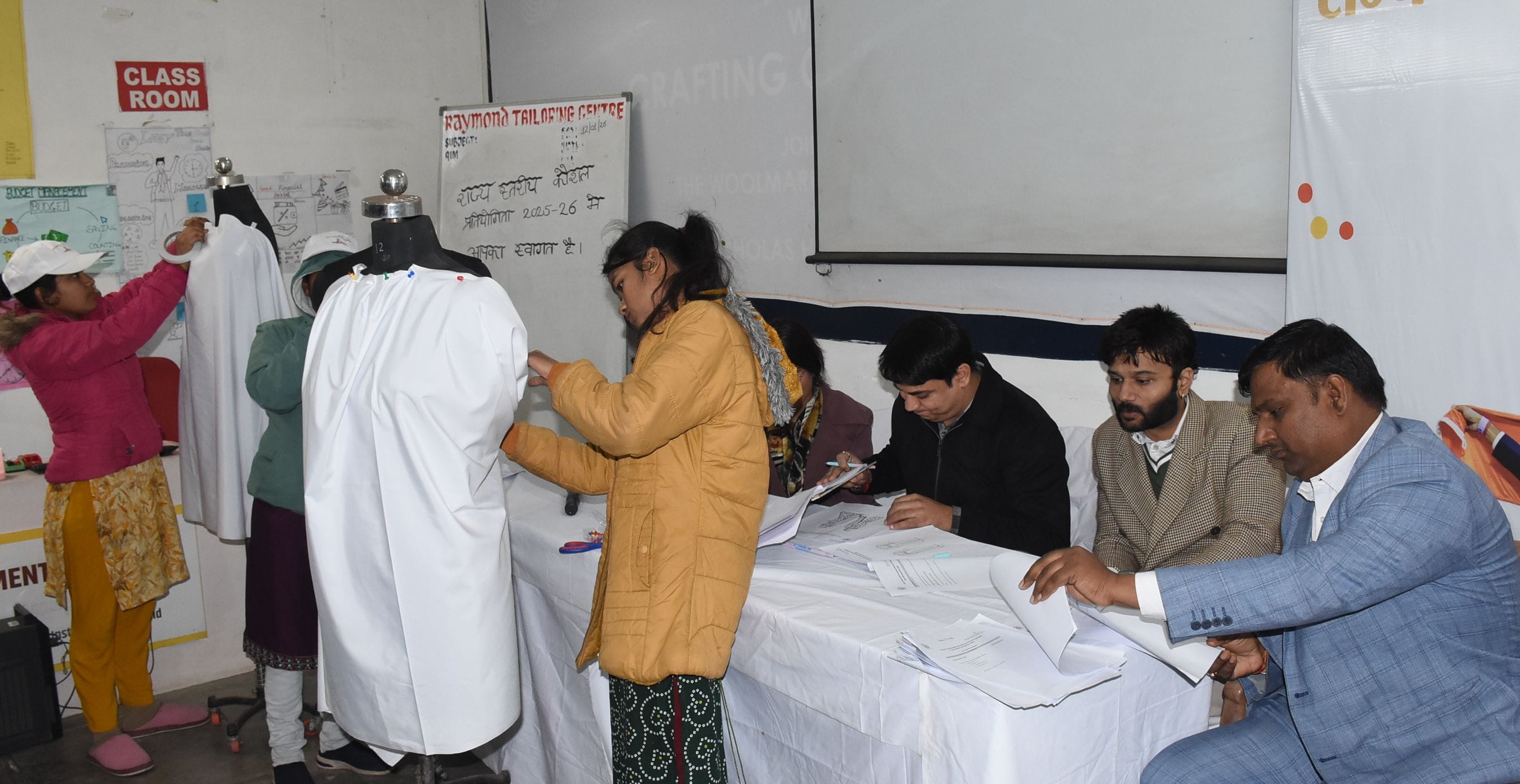 राज्य स्तरीय कौशल प्रतियोगिता में हिस्सा लेते अभ्यर्थी। राज्य स्तरीय कौशल प्रतियोगिता में हिस्सा लेते अभ्यर्थी।