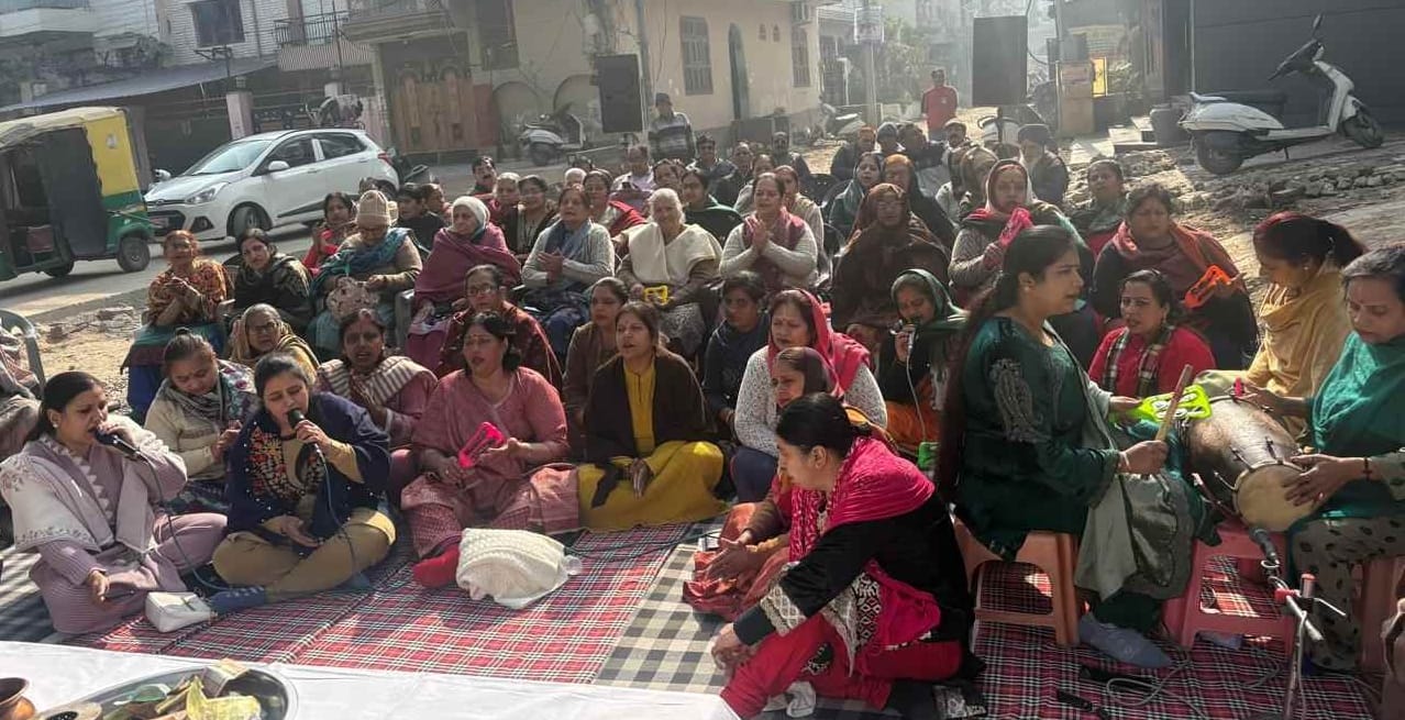 23...मकर संक्रांति के अवसर पर जरूरतमंदों को कंबल वितरित करते पूर्व मंत्री मनीष ग्रोवर व अन्य। स 23...मकर संक्रांति के अवसर पर जरूरतमंदों को कंबल वितरित करते पूर्व मंत्री मनीष ग्रोवर व अन्य। स