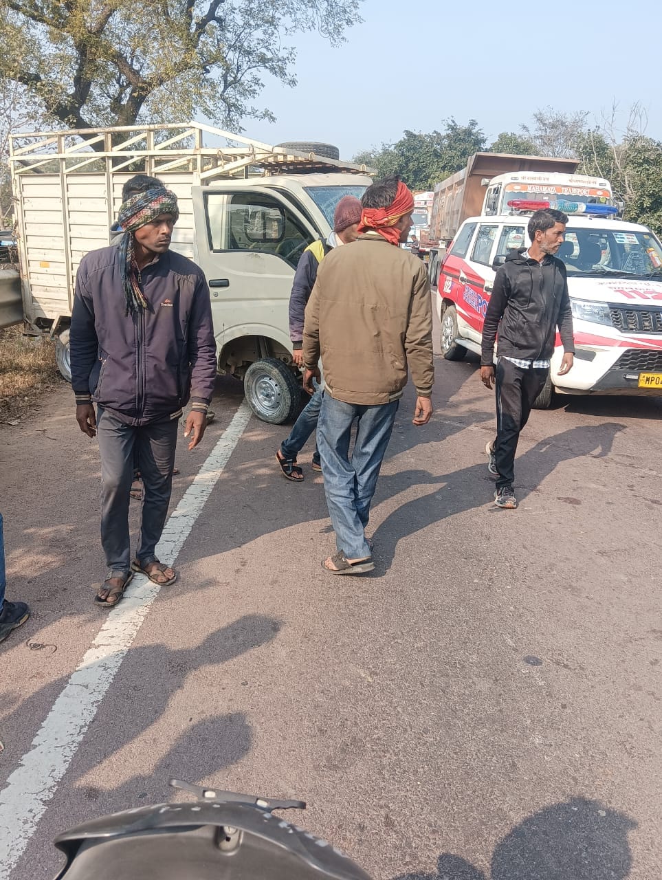 छोटा हाथी ने एंबुलेंस को मारी टक्कर 1-की मौत, 5-घायल।