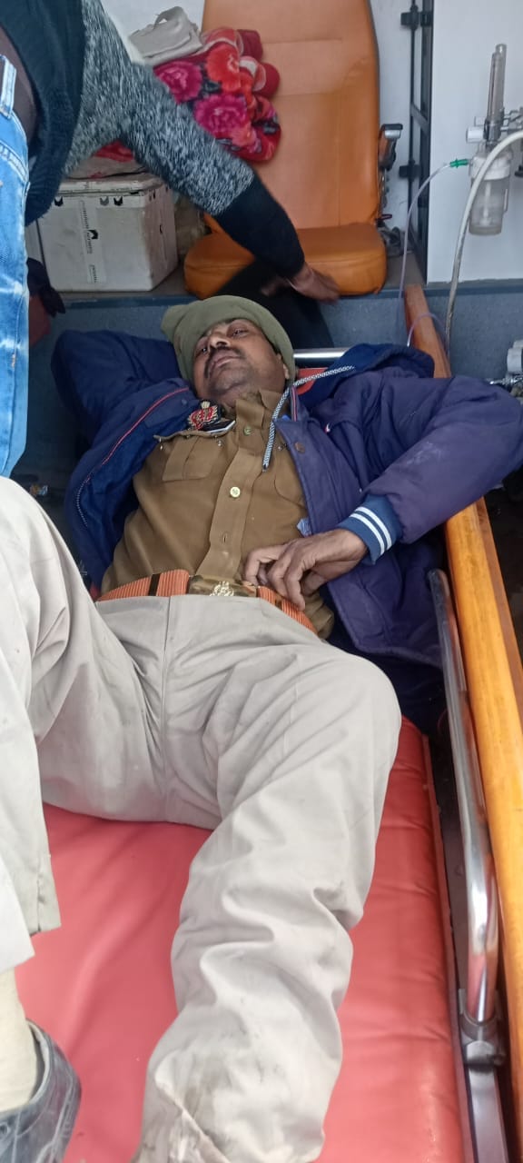 छोटा हाथी ने एंबुलेंस को मारी टक्कर 1-की मौत, 5-घायल।