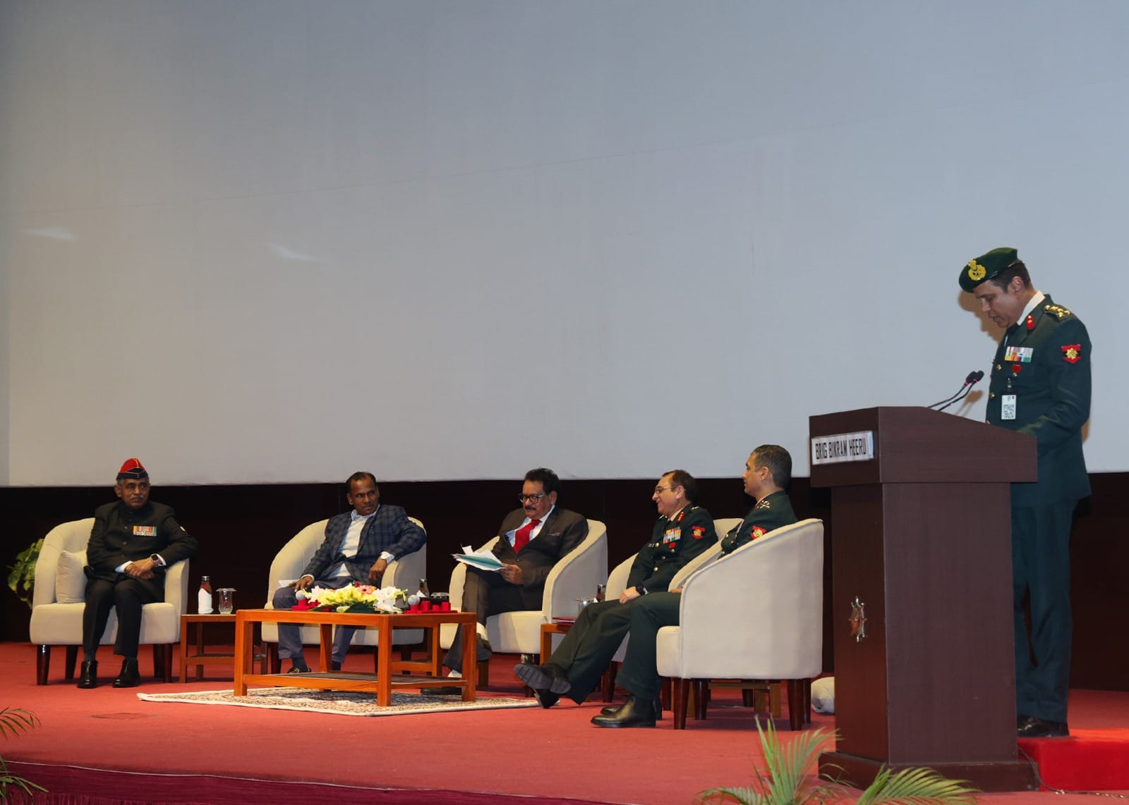 छावनी स्थित सूर्या ऑडिटोरियम में मुख्यालय मध्य उत्तर प्रदेश सब एरिया की ओर से 10वें सशस्त्र बल छावनी स्थित सूर्या ऑडिटोरियम में मुख्यालय मध्य उत्तर प्रदेश सब एरिया की ओर से 10वें सशस्त्र बल