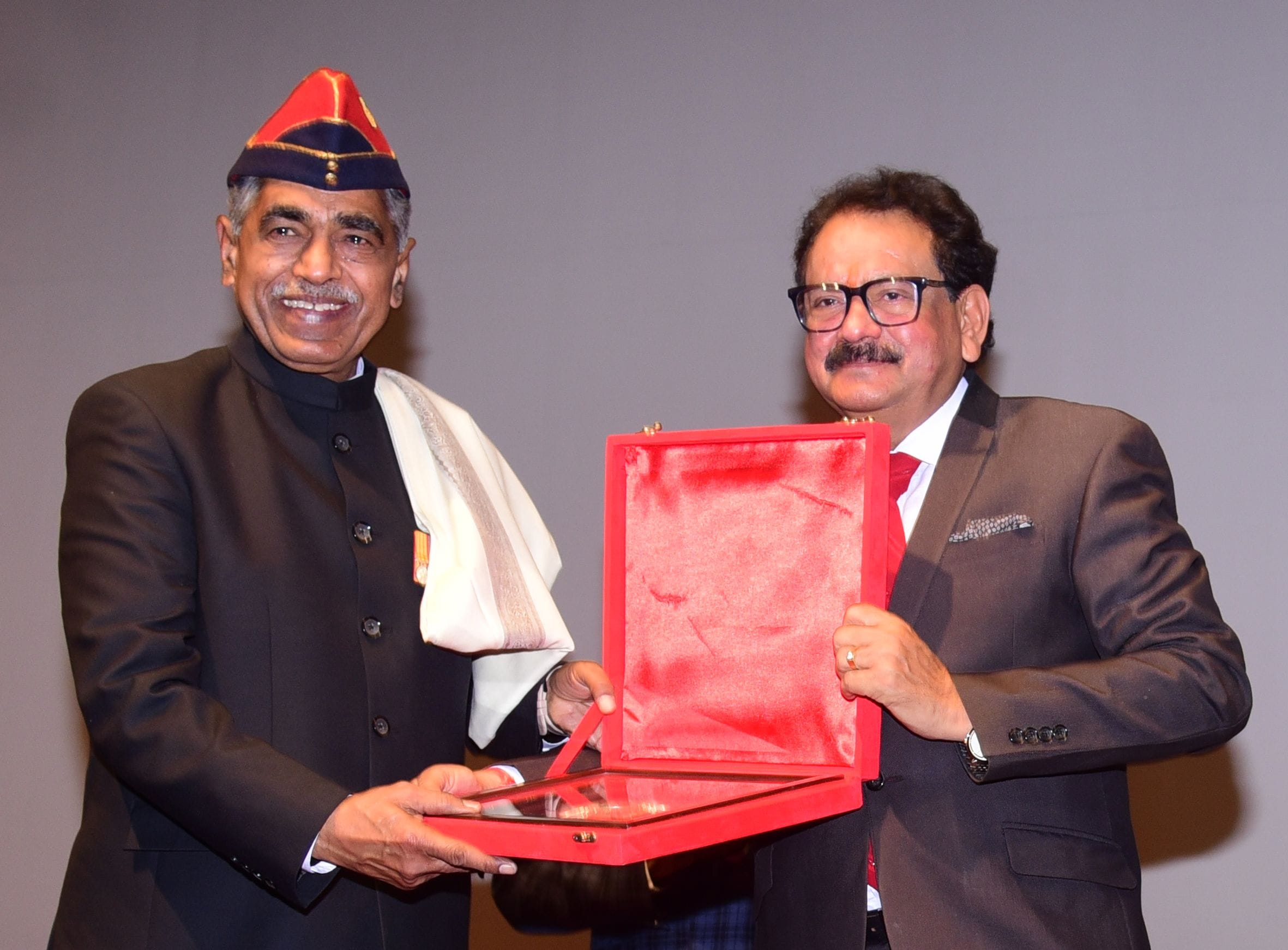 छावनी स्थित सूर्या ऑडिटोरियम में मुख्यालय मध्य उत्तर प्रदेश सब एरिया की ओर से 10वें सशस्त्र बल छावनी स्थित सूर्या ऑडिटोरियम में मुख्यालय मध्य उत्तर प्रदेश सब एरिया की ओर से 10वें सशस्त्र बल