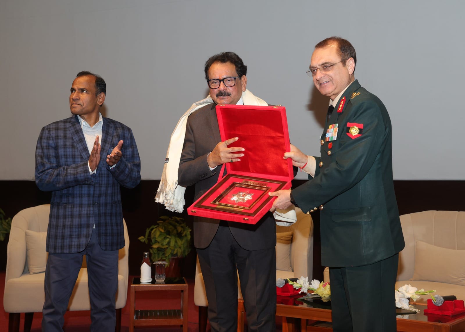 छावनी स्थित सूर्या ऑडिटोरियम में मुख्यालय मध्य उत्तर प्रदेश सब एरिया की ओर से 10वें सशस्त्र बल छावनी स्थित सूर्या ऑडिटोरियम में मुख्यालय मध्य उत्तर प्रदेश सब एरिया की ओर से 10वें सशस्त्र बल