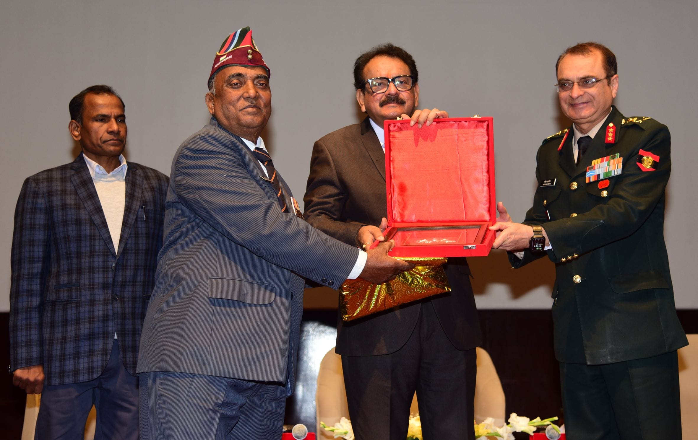 छावनी स्थित सूर्या ऑडिटोरियम में मुख्यालय मध्य उत्तर प्रदेश सब एरिया की ओर से 10वें सशस्त्र बल छावनी स्थित सूर्या ऑडिटोरियम में मुख्यालय मध्य उत्तर प्रदेश सब एरिया की ओर से 10वें सशस्त्र बल