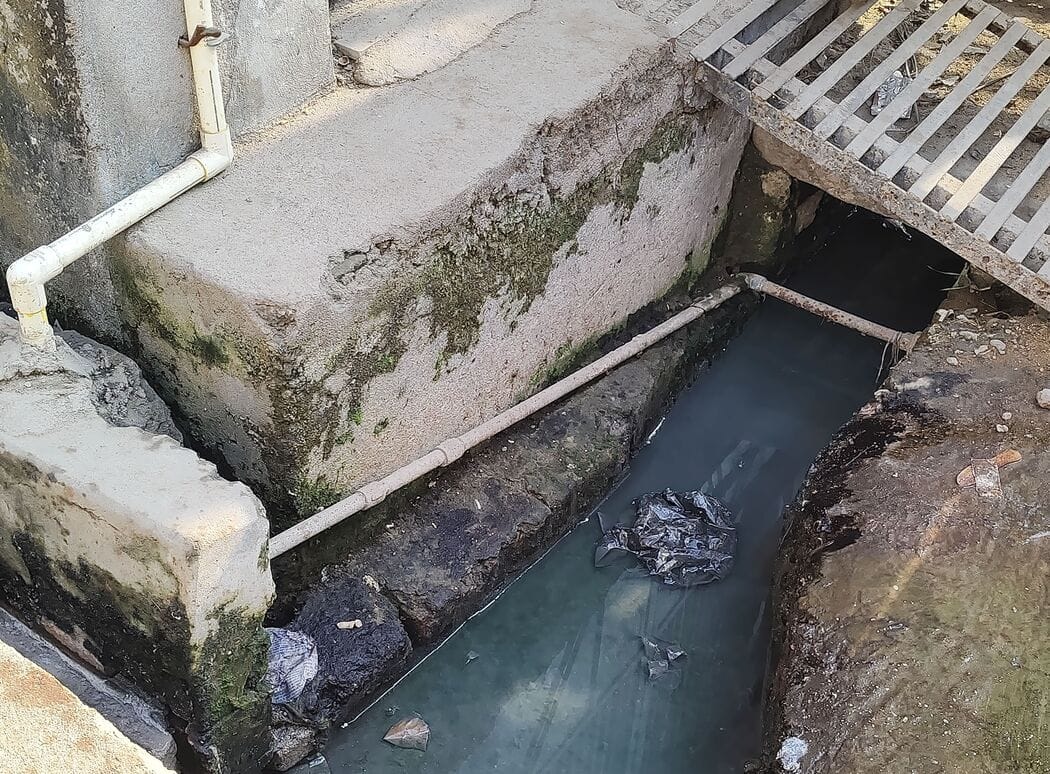 Dirty Water From Drains Is Reaching Homes Through Leakage Pipelines. - Fatehpur  News - Fatehpur News:लीकेज पाइपलाइन से घरों में पहुंच जा रहा नाली-नालों का गंदा  पानी