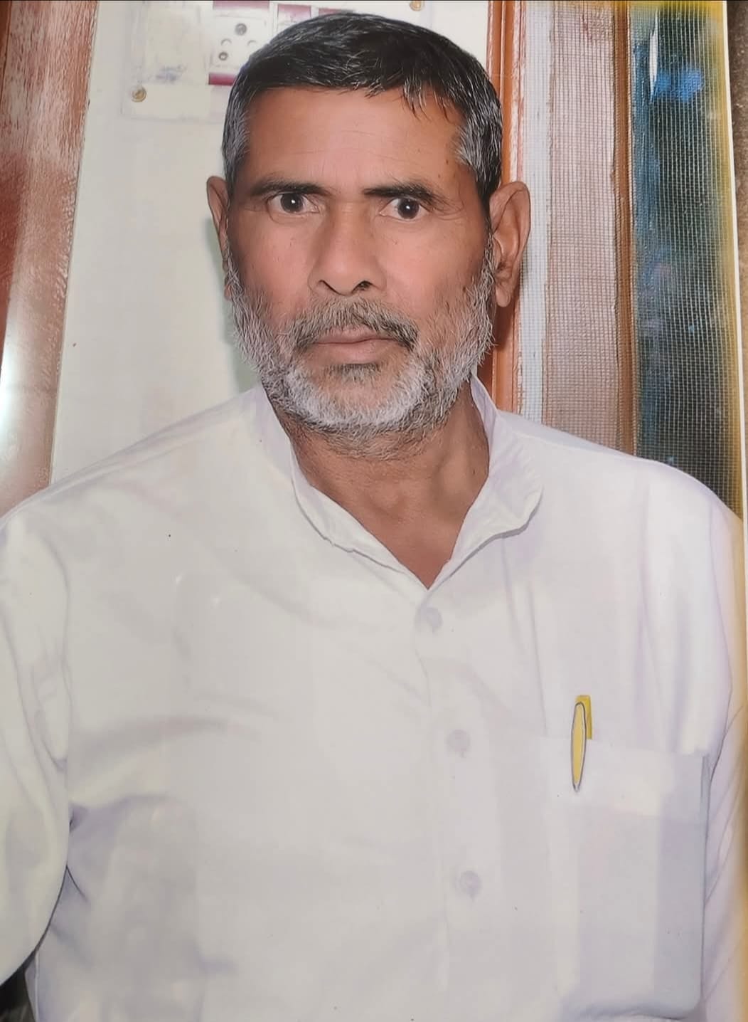 फोटो जर्सी पहने बेदराम गंगवार जवाहरकाट पहने फोटो सतीश चन्द्र गंगवार ग्राम प्रधान बस ई फोटो जर्सी पहने बेदराम गंगवार जवाहरकाट पहने फोटो सतीश चन्द्र गंगवार ग्राम प्रधान बस ई