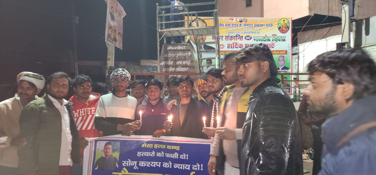 फतेहाबाद में केंडल मार्च निकालते निषाद समाज के लोग फतेहाबाद में केंडल मार्च निकालते निषाद समाज के लोग