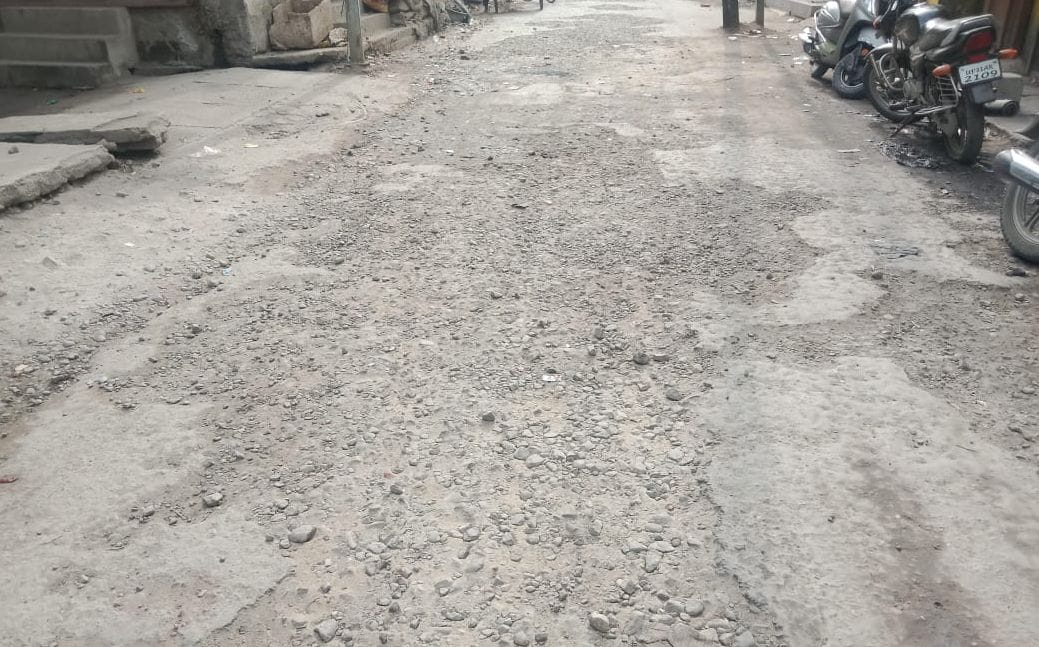 पलिया का जर्जर मछली मंडी मार्ग। संवाद पलिया का जर्जर मछली मंडी मार्ग। संवाद