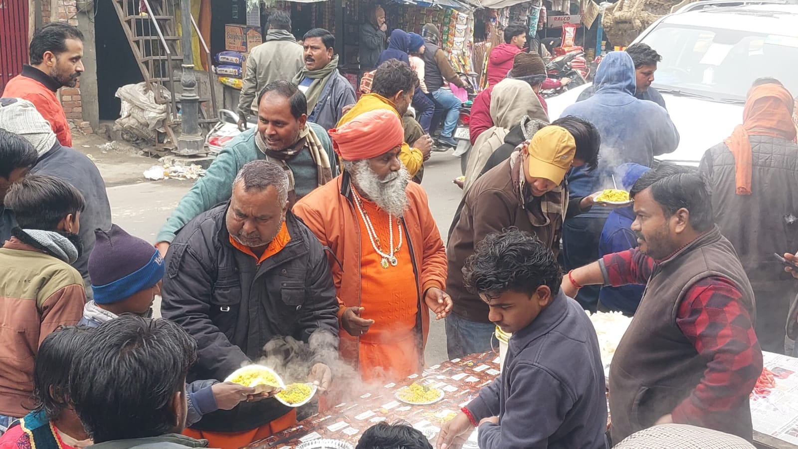 पूरनपुर में शारदा नदी के धनाराघाट पर मकर संक्रांति पर स्नान करते लोग स्रोत: श्रद्धालु