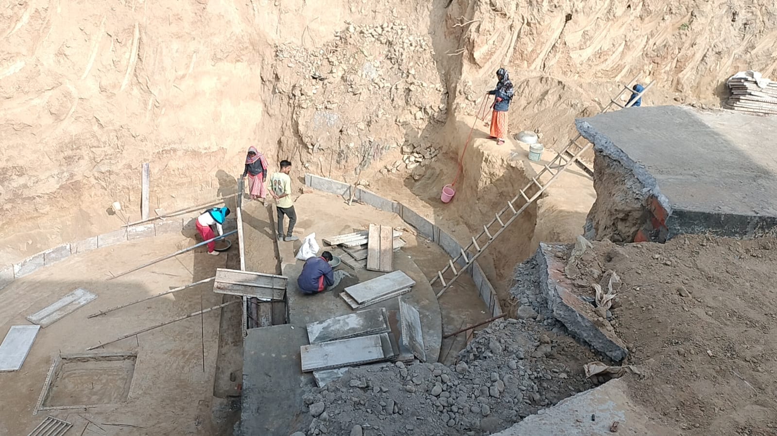 सेक्टर 17 में निर्माणाधीन आईपीएस का निरीक्षण करती मेयर सुमन बहमनी व अन्य। प्रवक्ता सेक्टर 17 में निर्माणाधीन आईपीएस का निरीक्षण करती मेयर सुमन बहमनी व अन्य। प्रवक्ता