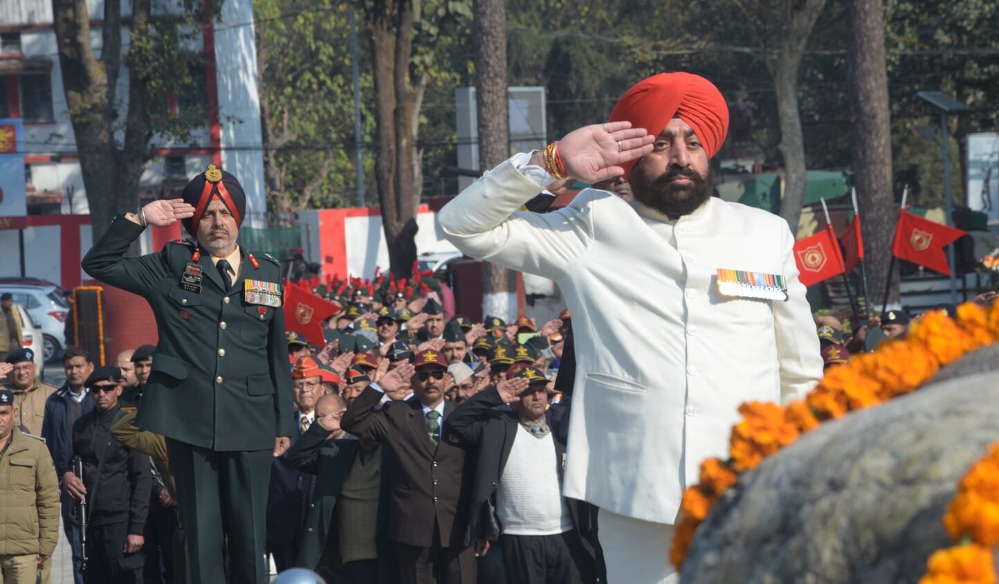 दसवें ट्राई-सर्विसेज़ वेटरन्स दिवस  के अवसर पर चीड़बाग स्थित शौर्य स्थल पर आयोजित श्रद्वांजलि स