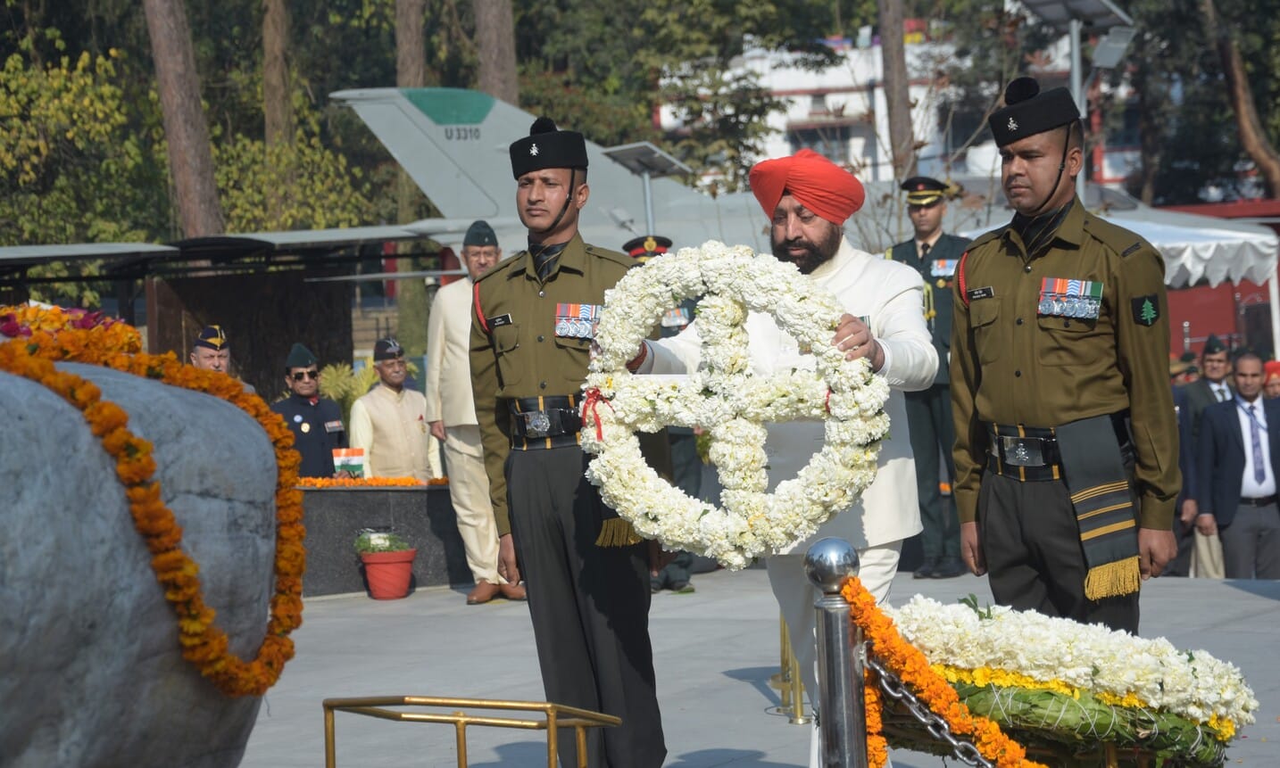 दसवें ट्राई-सर्विसेज़ वेटरन्स दिवस  के अवसर पर चीड़बाग स्थित शौर्य स्थल पर आयोजित श्रद्वांजलि स