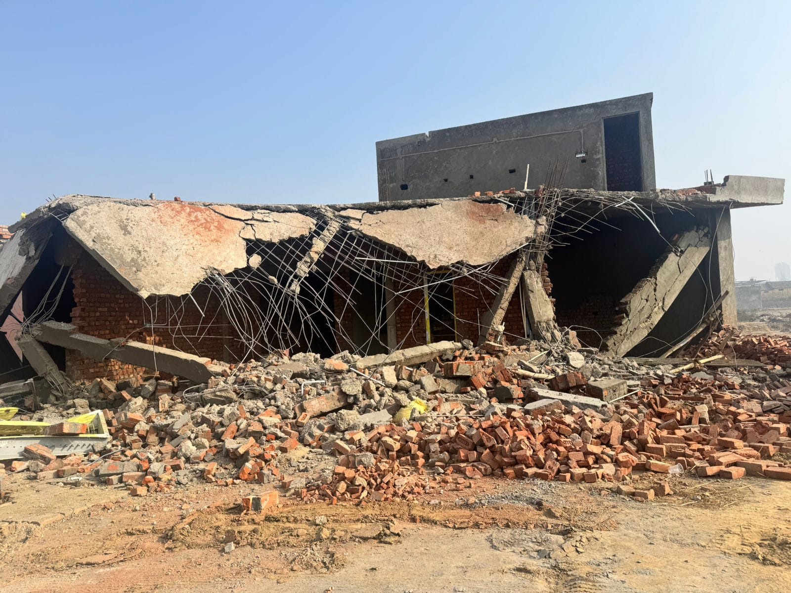 डीटीपी द्वारा तोड़ा गया मकान। स्रोत : सूचना विभाग डीटीपी द्वारा तोड़ा गया मकान। स्रोत : सूचना विभाग