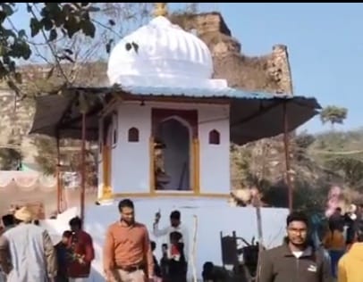 फोटो - 11 तालाब में स्थान करते श्रद्धालु। संवाद