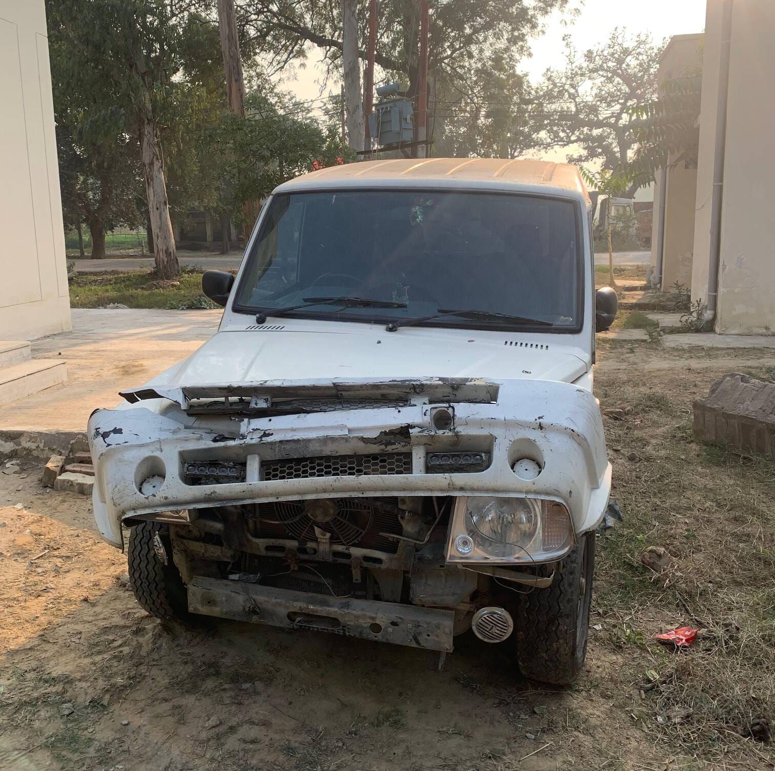 फोटो-27- असोहा थाने में खड़ी स्कार्पियो गाड़ी जिसमे सवार थे बदमाश। संवाद फोटो-27- असोहा थाने में खड़ी स्कार्पियो गाड़ी जिसमे सवार थे बदमाश। संवाद