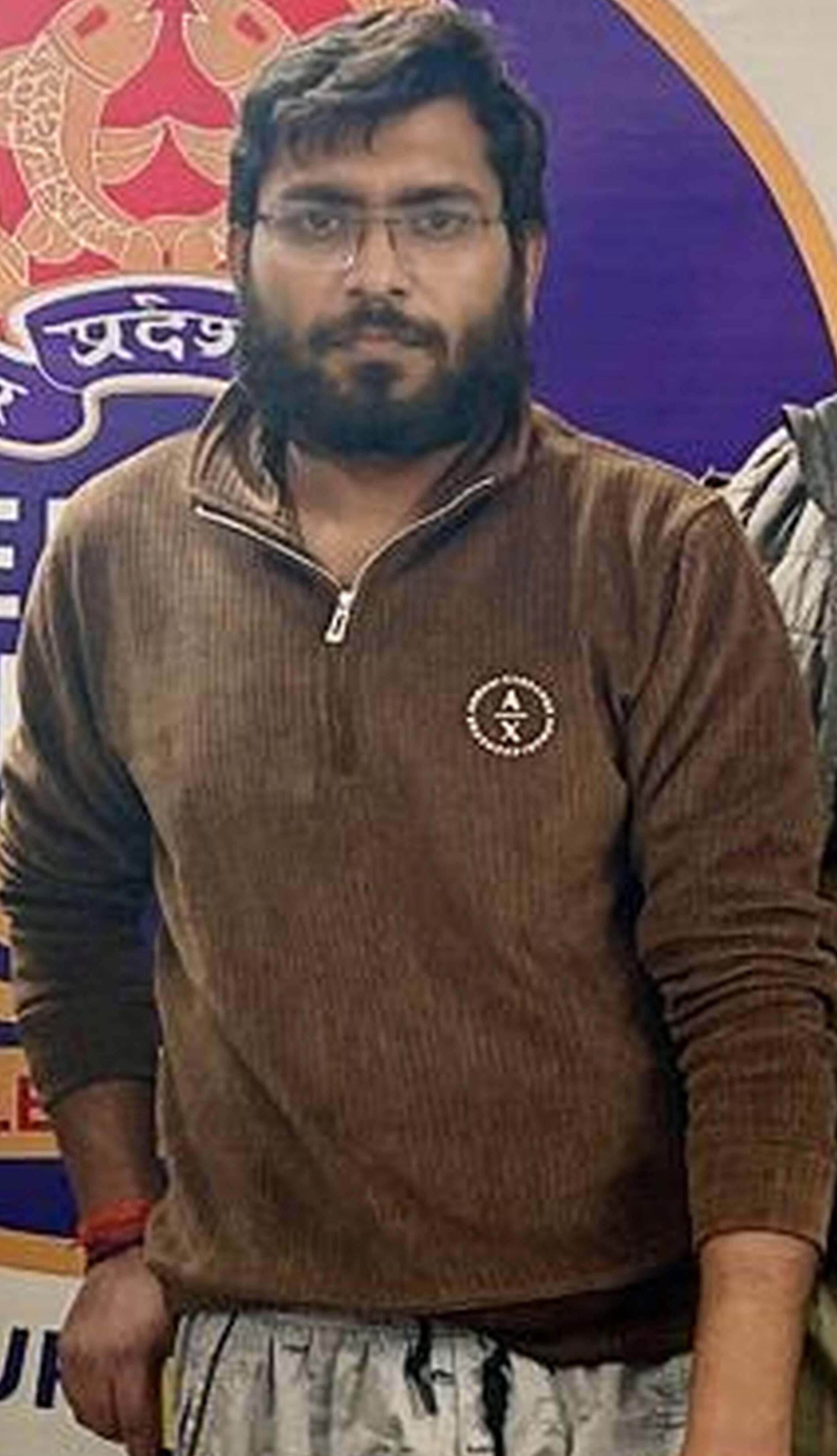 फोटो-47-साइबर थाने में पकड़ा गया आरोपी आदर्श सिंह। स्रोत पुलिस