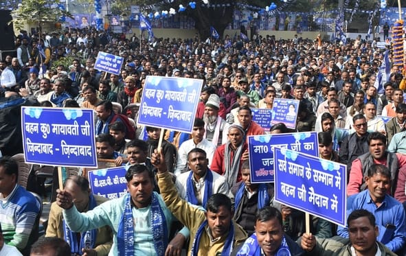गांधी भवन परिसर में मायावती के जन्मदिन पर आयोजित रैली में मौजूद पार्टी के नेता । स्रोत स्वयं