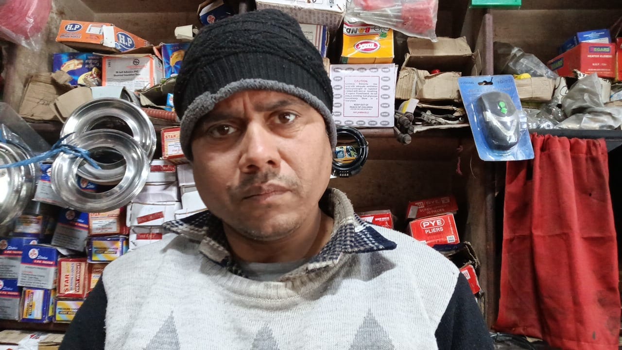 हमीरपुर बाजार में साइकिल की खरीदारी करते हुए लोग। संवाद हमीरपुर बाजार में साइकिल की खरीदारी करते हुए लोग। संवाद