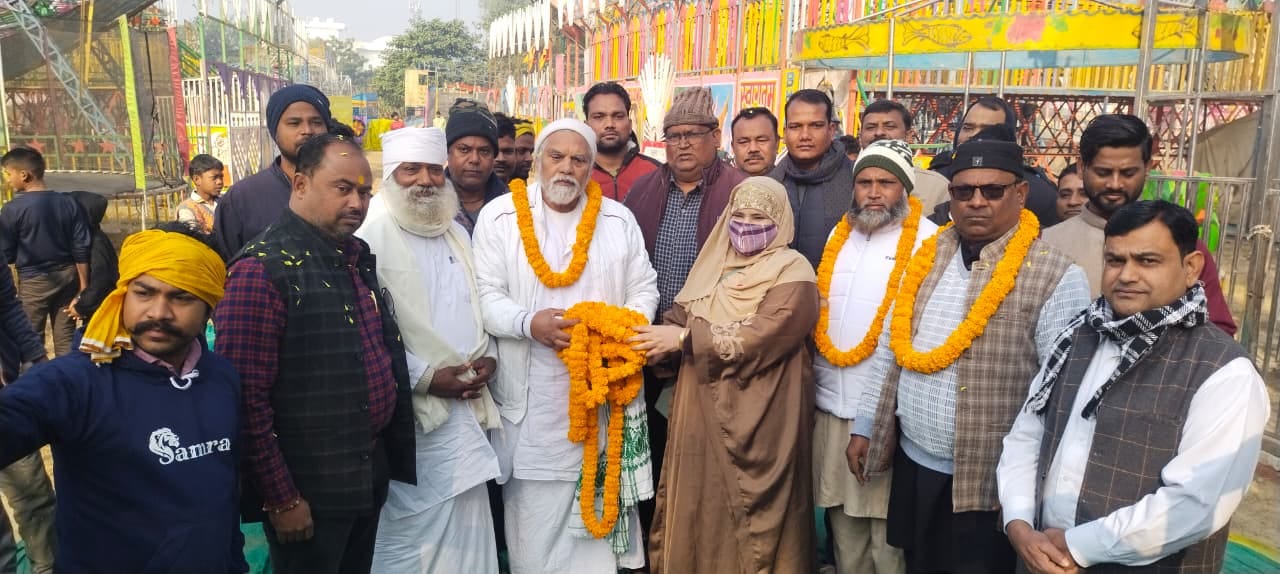 मगहर में लगा मेला, लोग उठा रहे आनंद-संवाद मगहर में लगा मेला, लोग उठा रहे आनंद-संवाद