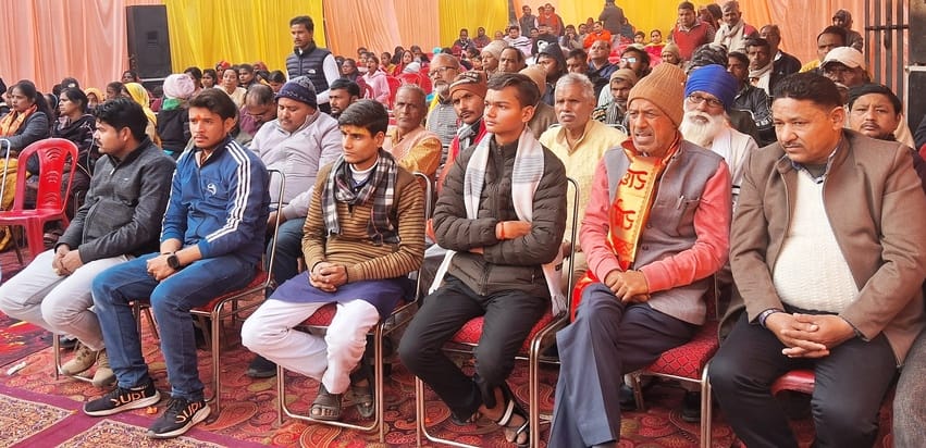 मैलानी में हिंदू सम्मेलन में बोलते आरएसएस के अवध प्रांत के प्रचारक कौशल। संवाद मैलानी में हिंदू सम्मेलन में बोलते आरएसएस के अवध प्रांत के प्रचारक कौशल। संवाद
