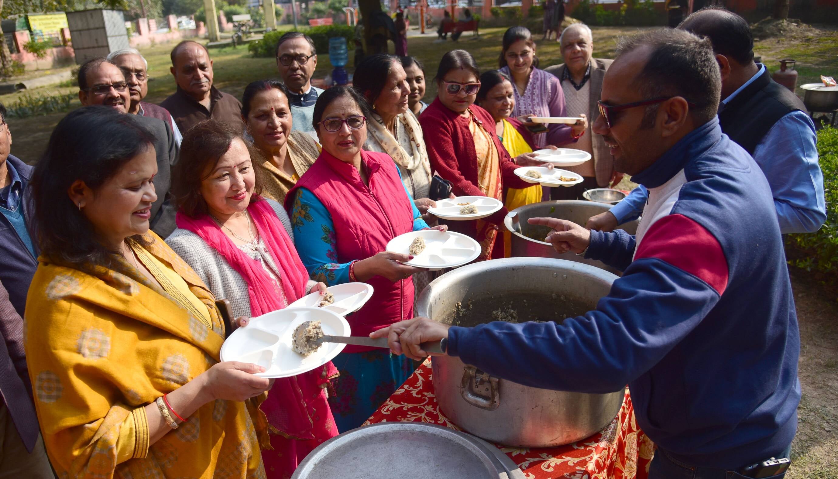 सामाजिक संगठनों, समाजसेवियों, रेजिडेंट वेलफेयर एसोसिएशन (आरडब्ल्यूए) और धार्मिक संस्थानों की ओर सामाजिक संगठनों, समाजसेवियों, रेजिडेंट वेलफेयर एसोसिएशन (आरडब्ल्यूए) और धार्मिक संस्थानों की ओर