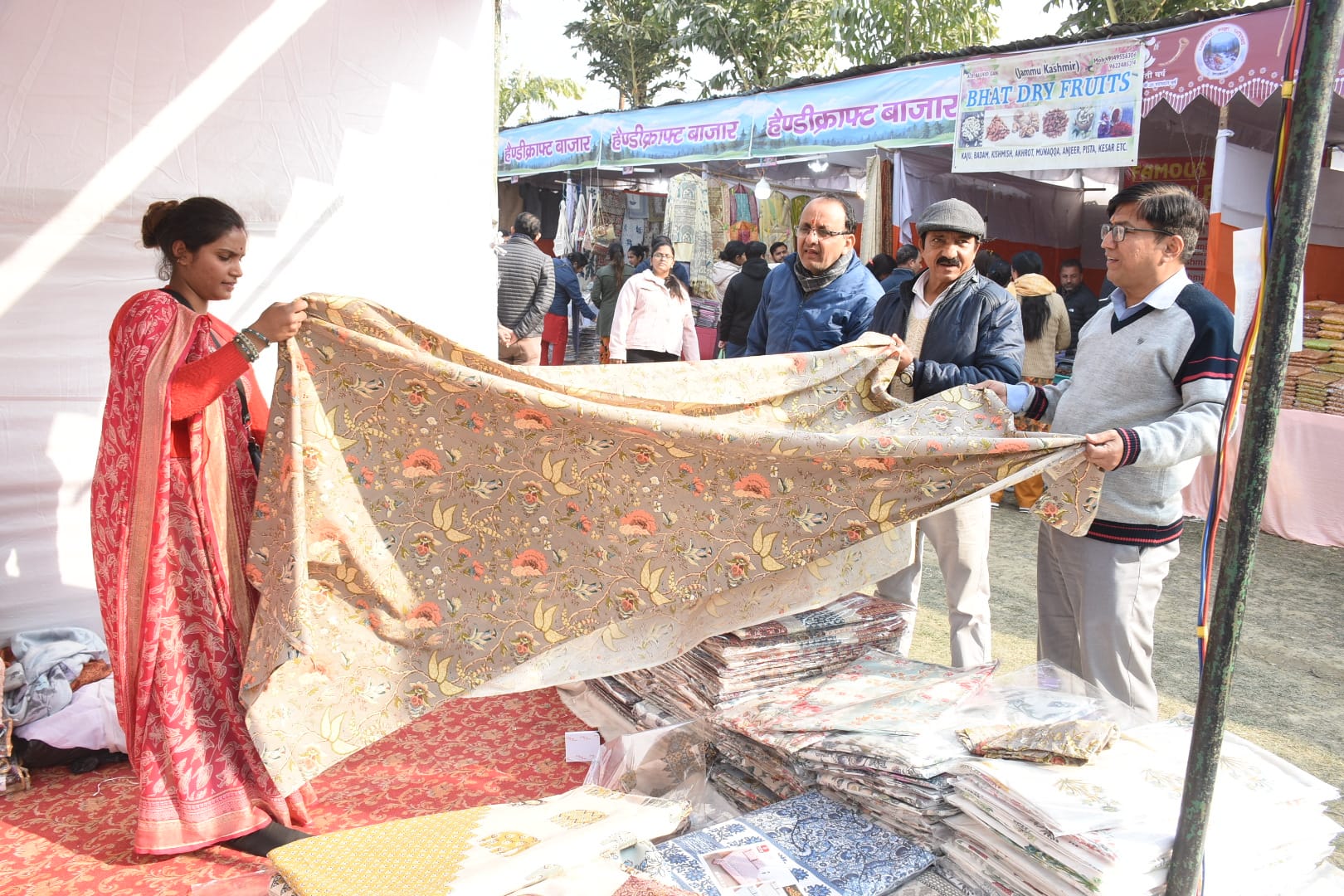 देशप्रेम से ओतप्रोत रही उत्तरायणी कौथिग की शाम देशप्रेम से ओतप्रोत रही उत्तरायणी कौथिग की शाम