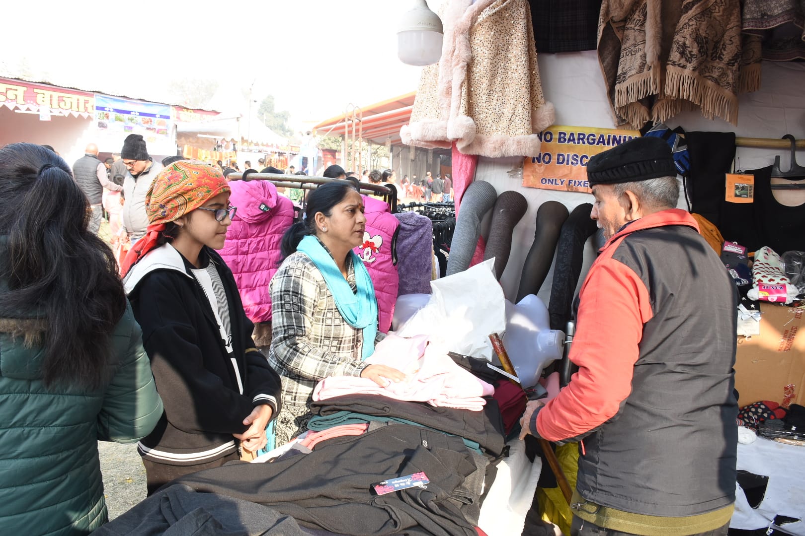 देशप्रेम से ओतप्रोत रही उत्तरायणी कौथिग की शाम देशप्रेम से ओतप्रोत रही उत्तरायणी कौथिग की शाम