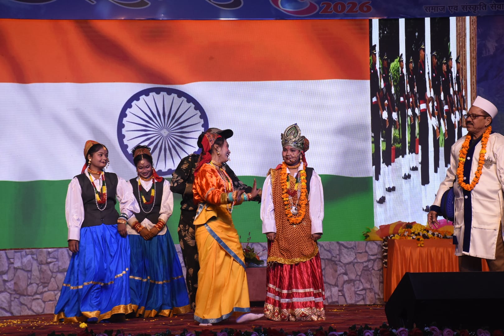 देशप्रेम से ओतप्रोत रही उत्तरायणी कौथिग की शाम देशप्रेम से ओतप्रोत रही उत्तरायणी कौथिग की शाम
