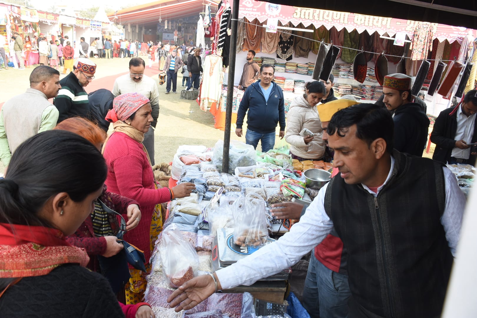 देशप्रेम से ओतप्रोत रही उत्तरायणी कौथिग की शाम देशप्रेम से ओतप्रोत रही उत्तरायणी कौथिग की शाम