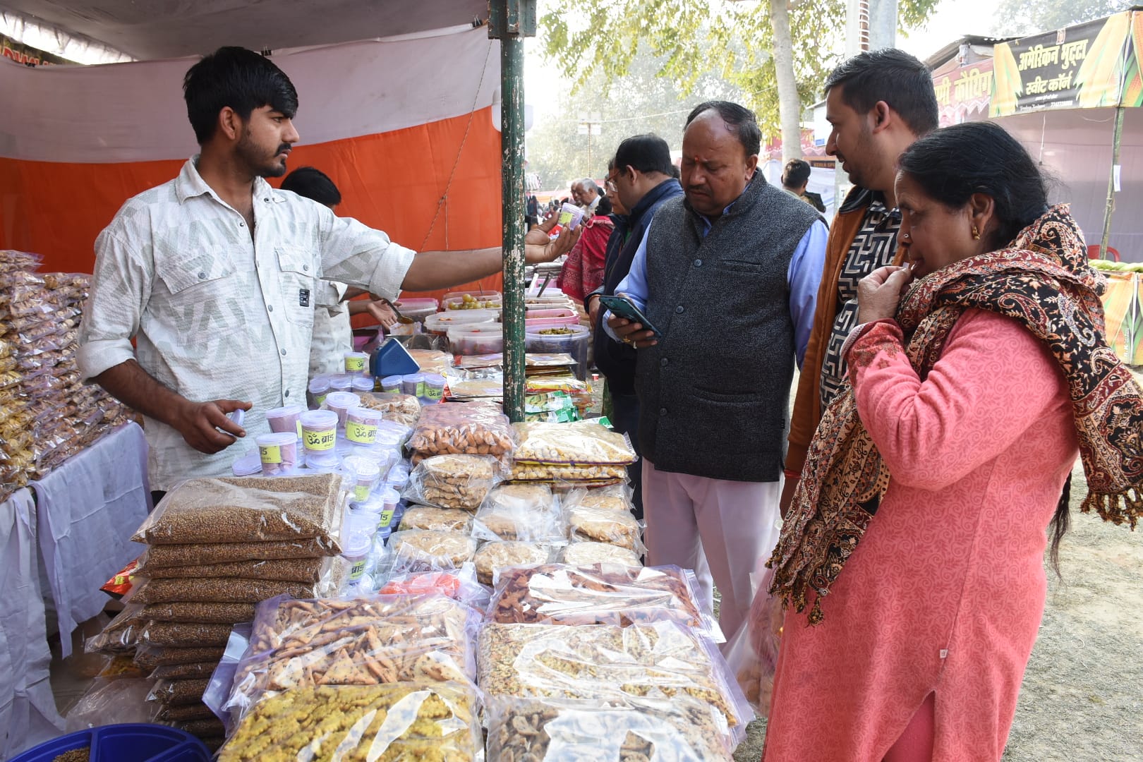 देशप्रेम से ओतप्रोत रही उत्तरायणी कौथिग की शाम देशप्रेम से ओतप्रोत रही उत्तरायणी कौथिग की शाम