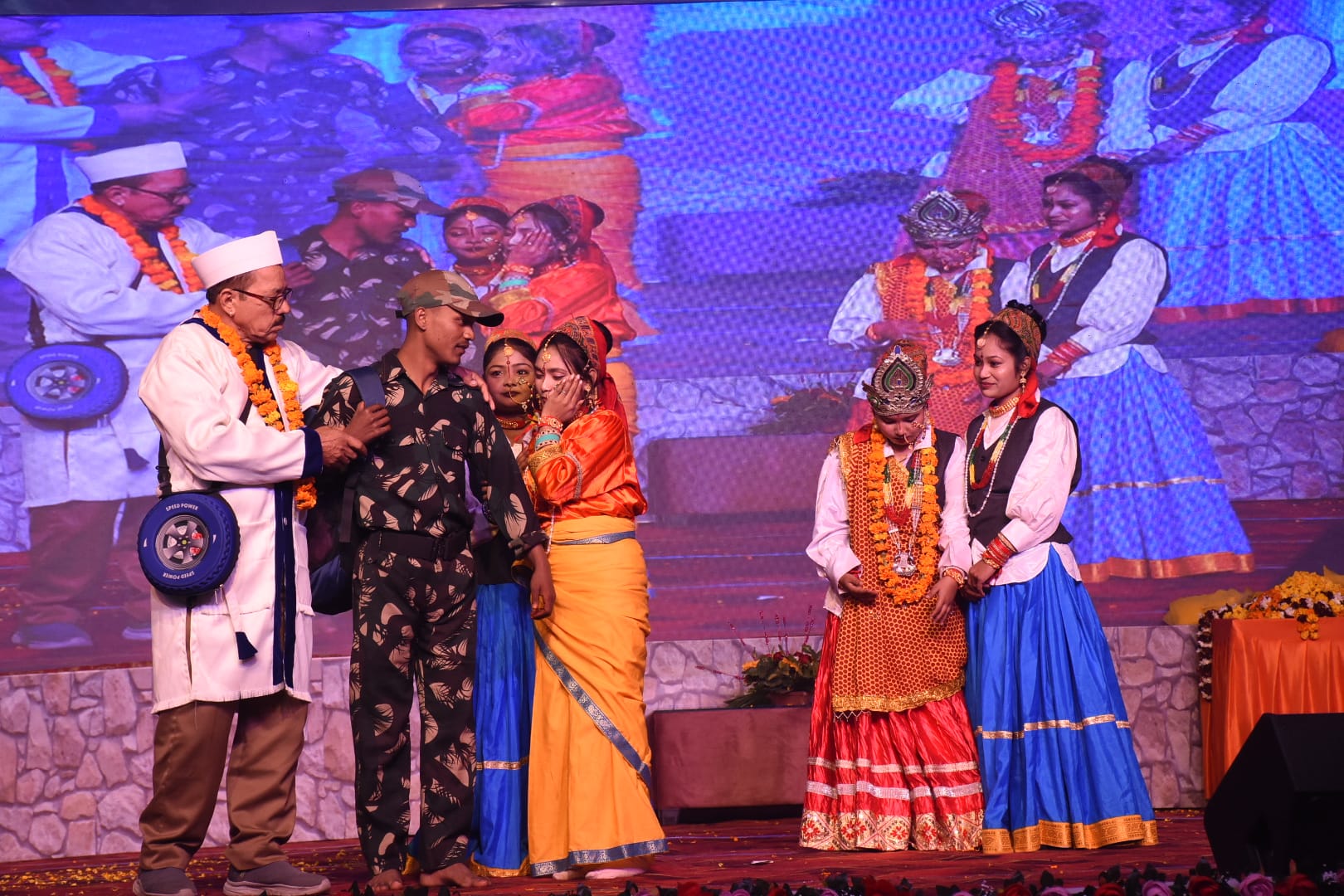 देशप्रेम से ओतप्रोत रही उत्तरायणी कौथिग की शाम देशप्रेम से ओतप्रोत रही उत्तरायणी कौथिग की शाम
