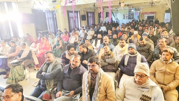 2-गुरुनानक एकेडमी में आयोजित कार्यक्रम में प्रधानों को सम्मानित करते सीडीओ।-संवाद 2-गुरुनानक एकेडमी में आयोजित कार्यक्रम में प्रधानों को सम्मानित करते सीडीओ।-संवाद