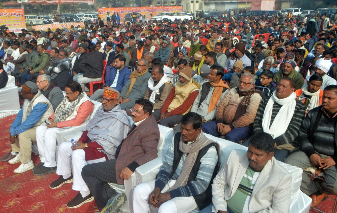 फोटो-07-हिंदू सम्मेलन में बोलते आरएसएस के प्रांत प्रचारक कौशल किशोर। संवाद 
