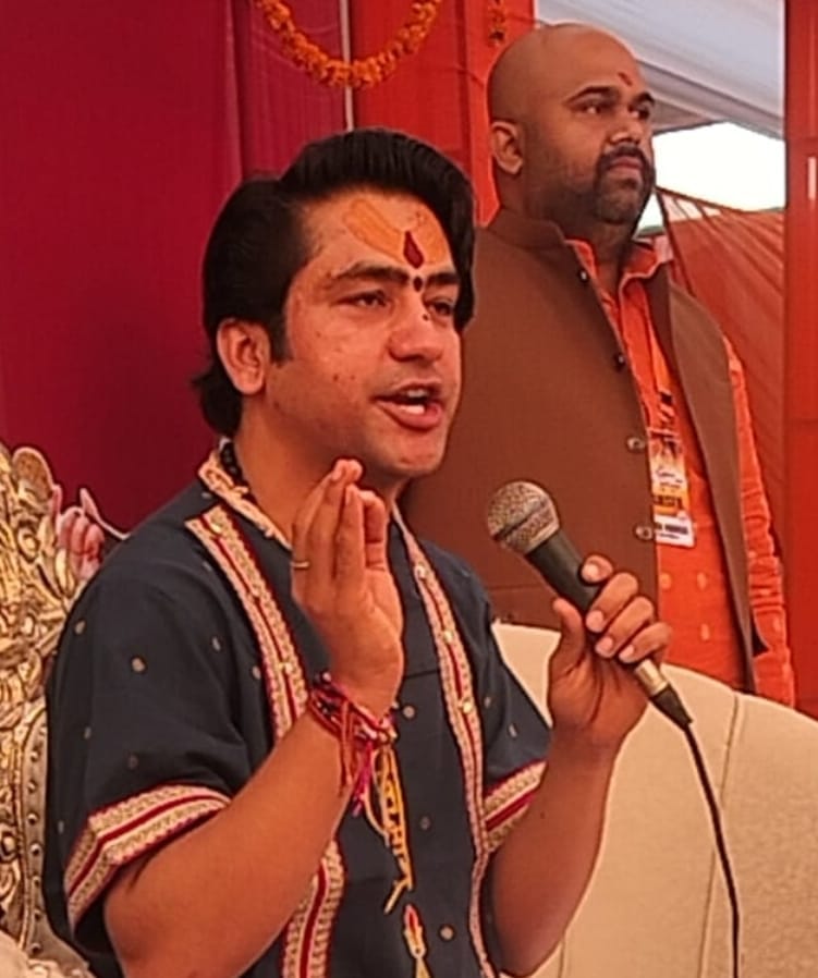 फोटो - 22 प्रेसवार्ता में बोलते हुए बागेश्वर धाम पीठाधीश्वर पंडित धीरेंद्र शास्त्री। संवाद फोटो - 22 प्रेसवार्ता में बोलते हुए बागेश्वर धाम पीठाधीश्वर पंडित धीरेंद्र शास्त्री। संवाद