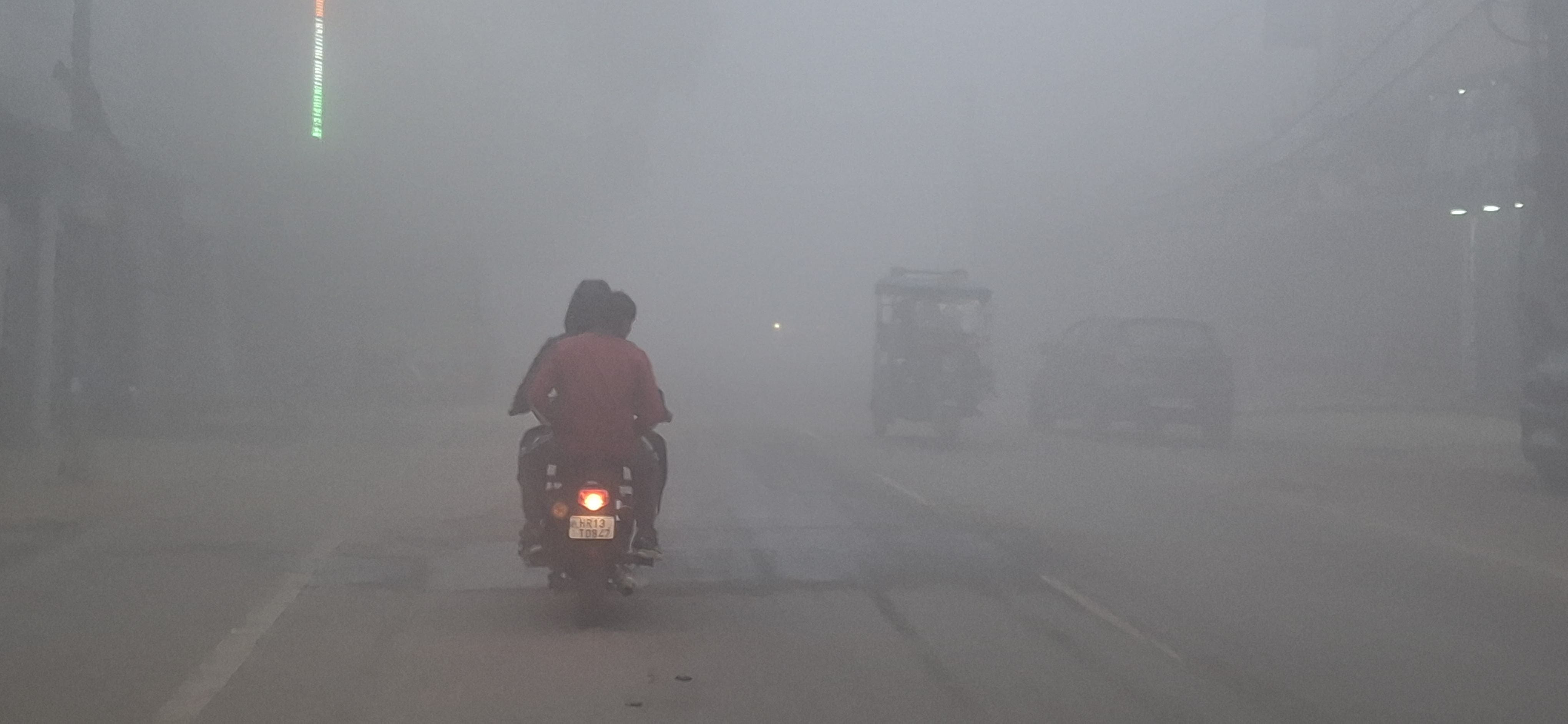 -फोटो 89 : बहादुरगढ़ में शुक्रवार को छाया कोहरा। संवाद -फोटो 89 : बहादुरगढ़ में शुक्रवार को छाया कोहरा। संवाद