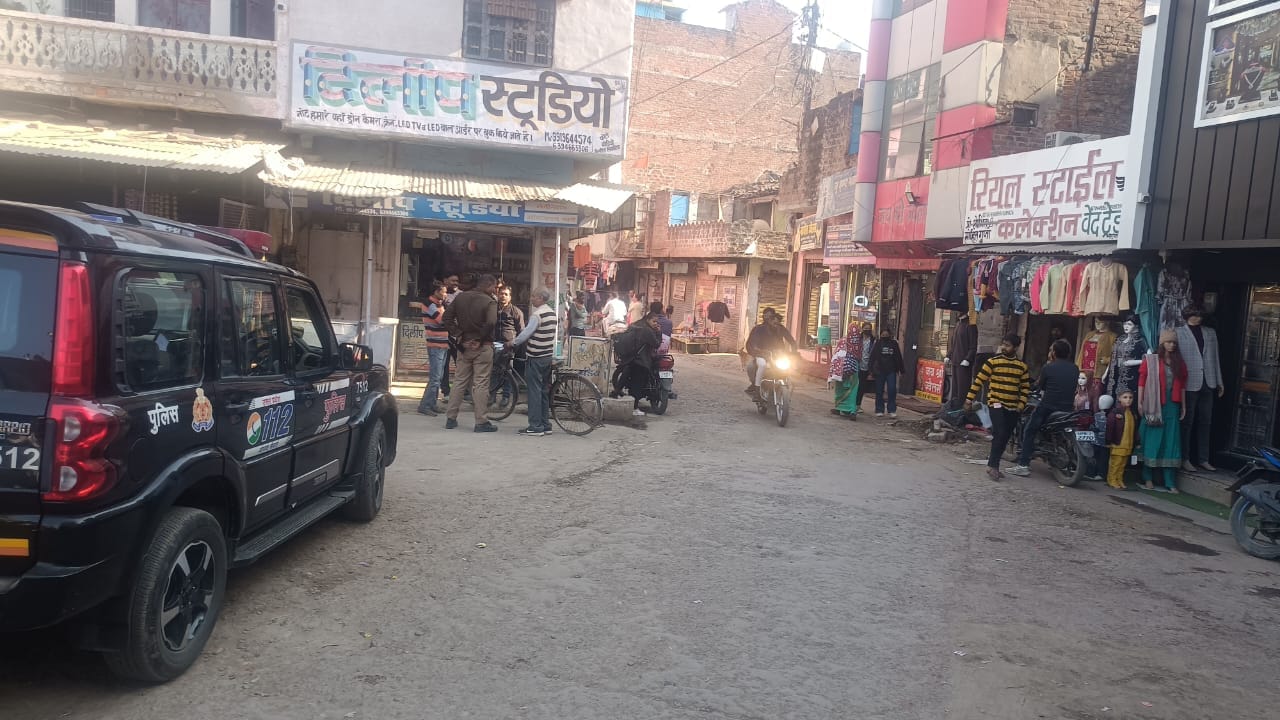 फोटो16एचएएमपी 19- पंचखुरा खुर्द में आरा मशीन को सीज करता वन विभाग। स्रोतः विभाग फोटो16एचएएमपी 19- पंचखुरा खुर्द में आरा मशीन को सीज करता वन विभाग। स्रोतः विभाग
