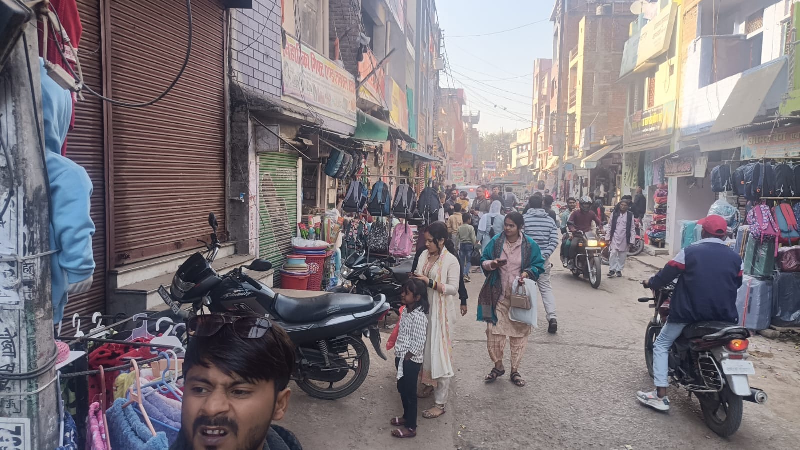 फोटो16एचएएमपी 19- पंचखुरा खुर्द में आरा मशीन को सीज करता वन विभाग। स्रोतः विभाग फोटो16एचएएमपी 19- पंचखुरा खुर्द में आरा मशीन को सीज करता वन विभाग। स्रोतः विभाग