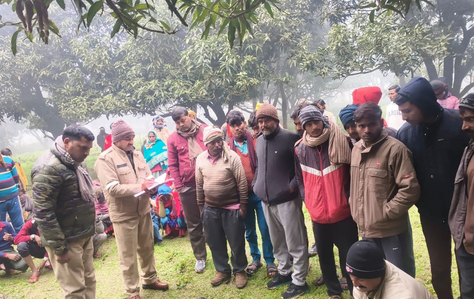 घटना की जानकारी देते नत्थूलाल के परिजन। संवाद घटना की जानकारी देते नत्थूलाल के परिजन। संवाद