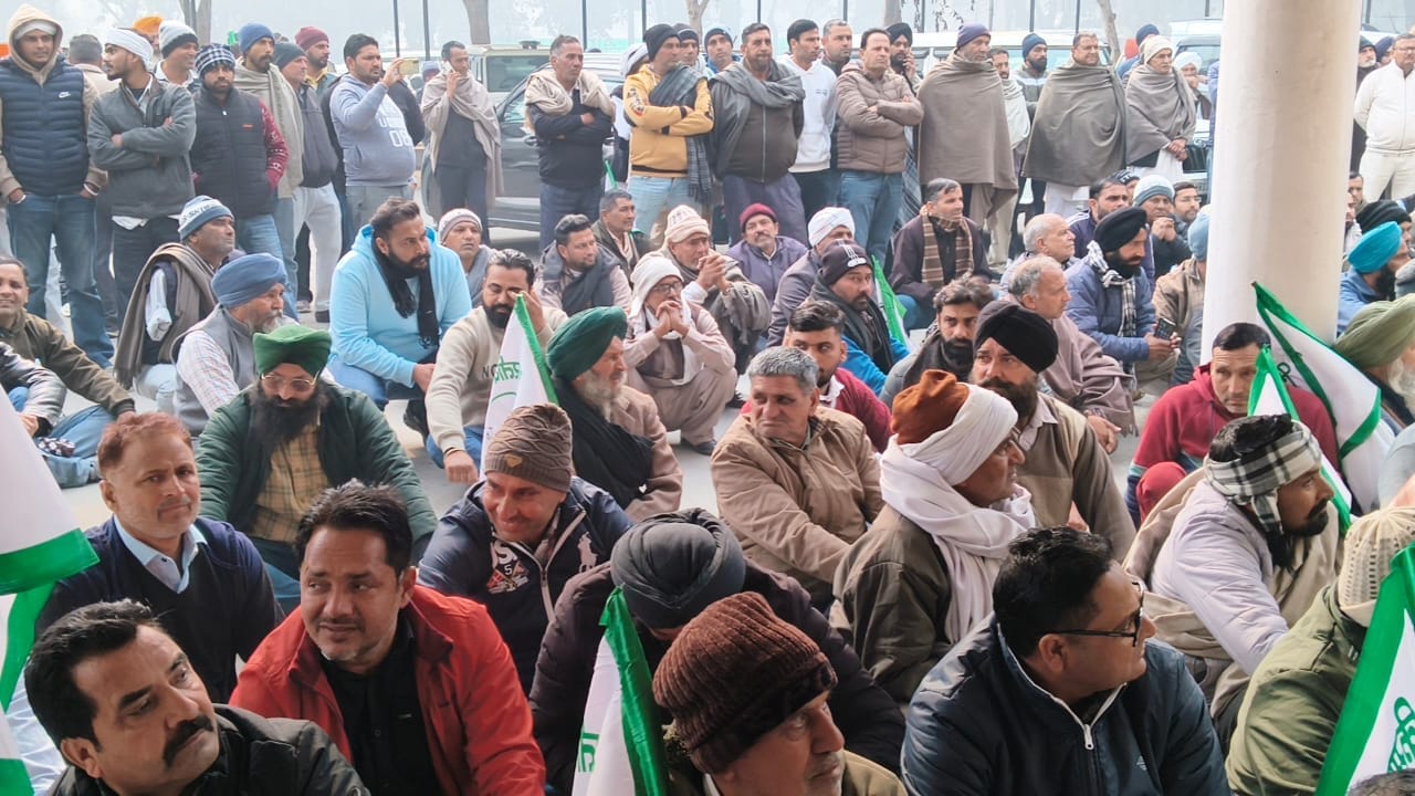 जगाधरी में मांगों को लेकर प्रदर्शन कर ज्ञापन सौंपने जाते भाकियू के पदाधिकारी व अन्य। संवाद