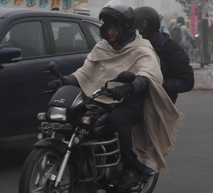 लखनऊ में शुक्रवार की सुबह घने कोहरे का नजारा। लखनऊ में शुक्रवार की सुबह घने कोहरे का नजारा।