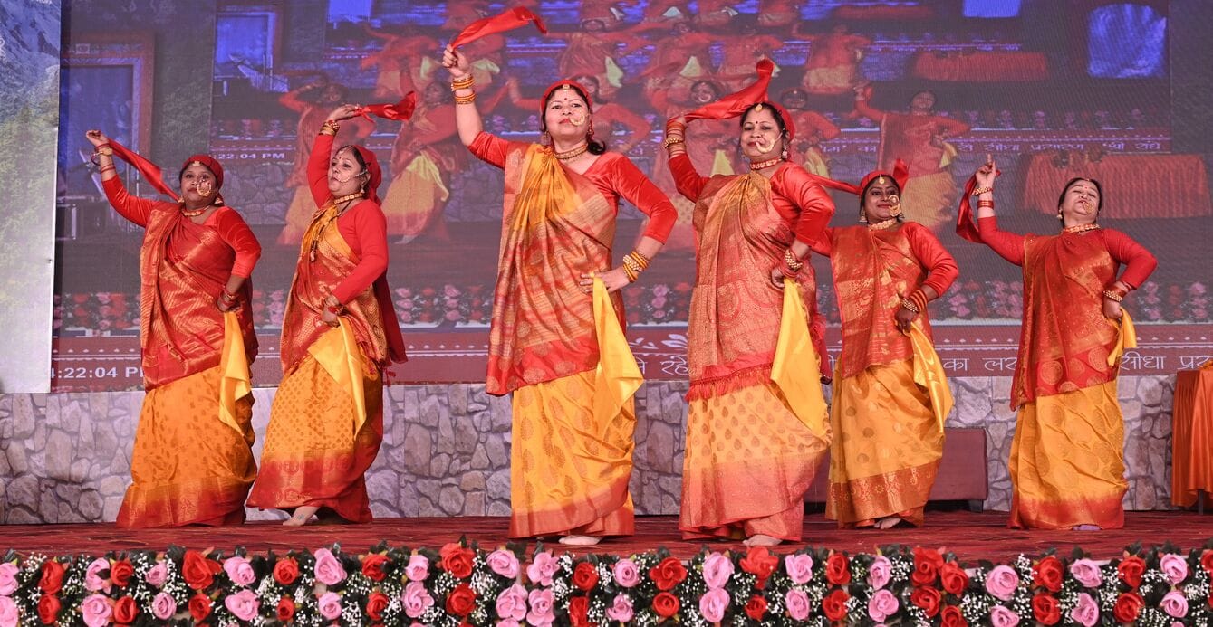 उत्तराखंड के कलाकारों ने जमाया रंग