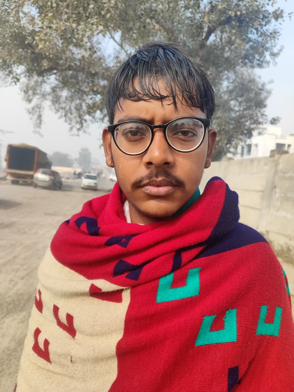 01...रोहतक के रेलवे स्टेशन पर मालगोदाम रोड जर्जर सड़क से गुजरते वाहन व राहगीर। संवाद 01...रोहतक के रेलवे स्टेशन पर मालगोदाम रोड जर्जर सड़क से गुजरते वाहन व राहगीर। संवाद
