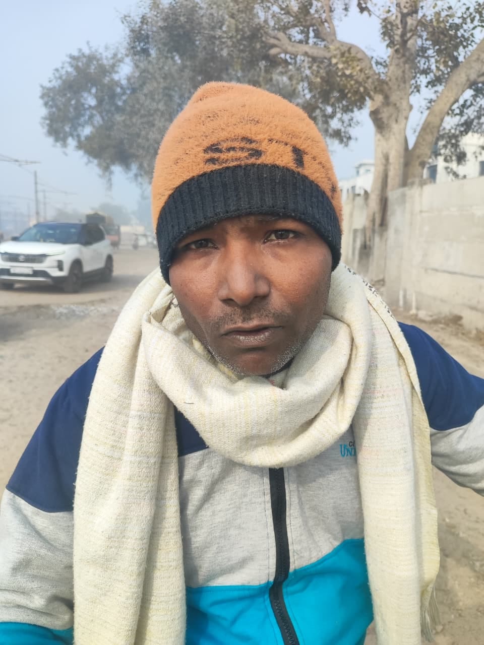 01...रोहतक के रेलवे स्टेशन पर मालगोदाम रोड जर्जर सड़क से गुजरते वाहन व राहगीर। संवाद 01...रोहतक के रेलवे स्टेशन पर मालगोदाम रोड जर्जर सड़क से गुजरते वाहन व राहगीर। संवाद