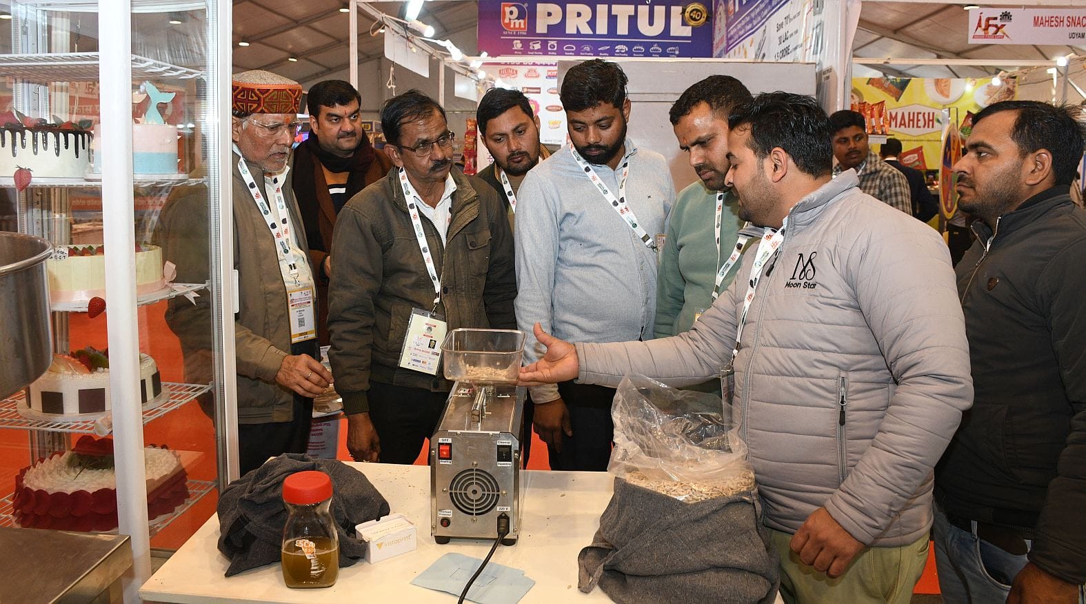 आईआईए की ओर से 1090 चौराहे के पास लॉन में आयोजित तीन दिवसीय इंडिया फूड एक्सपो के मंच पर दूसरे द आईआईए की ओर से 1090 चौराहे के पास लॉन में आयोजित तीन दिवसीय इंडिया फूड एक्सपो के मंच पर दूसरे द