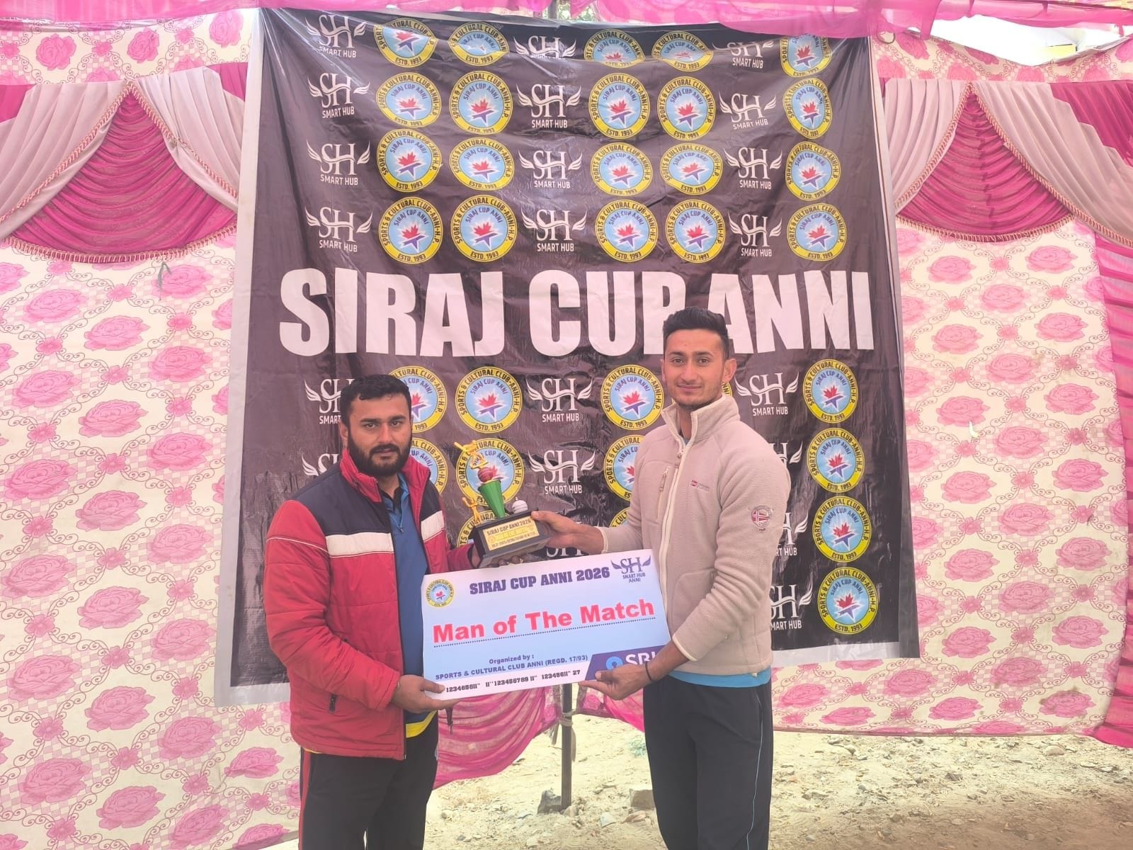 आनी के सिराज कप क्रिकेट प्रतियोगिता में रविवार को हुए मुकाबले के मैन ऑफ द मैच रहे खिलाड़ृी को 