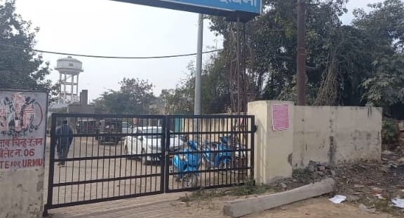 अंबाला कैंट रेलवे स्टेशन के प्लेटफार्म एक पर दाखिल होने का मुख्य गेट। संवाद
