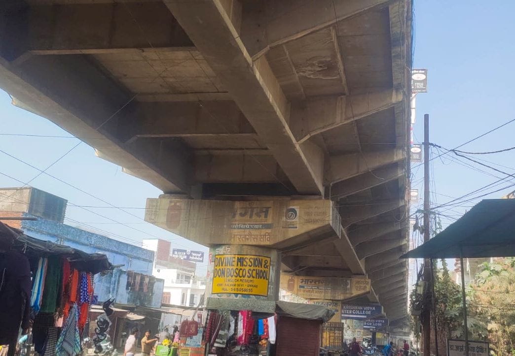 फोटो-1-हरदोई पुल का नीचे का हिस्सा, जिसकी होनी है मरम्मत। संवाद फोटो-1-हरदोई पुल का नीचे का हिस्सा, जिसकी होनी है मरम्मत। संवाद